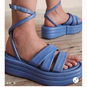 Free People Harper Flatforms Carnival Cobalt sz 37